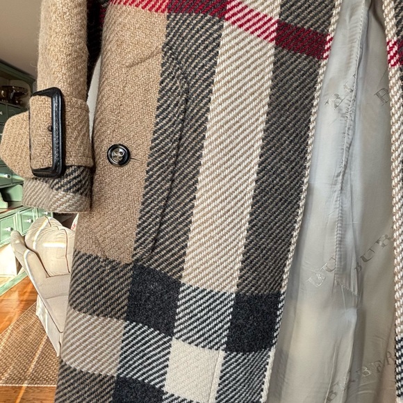Burberry Classic Plaid Trench Coat with Red Accents - Picture 2 of 12